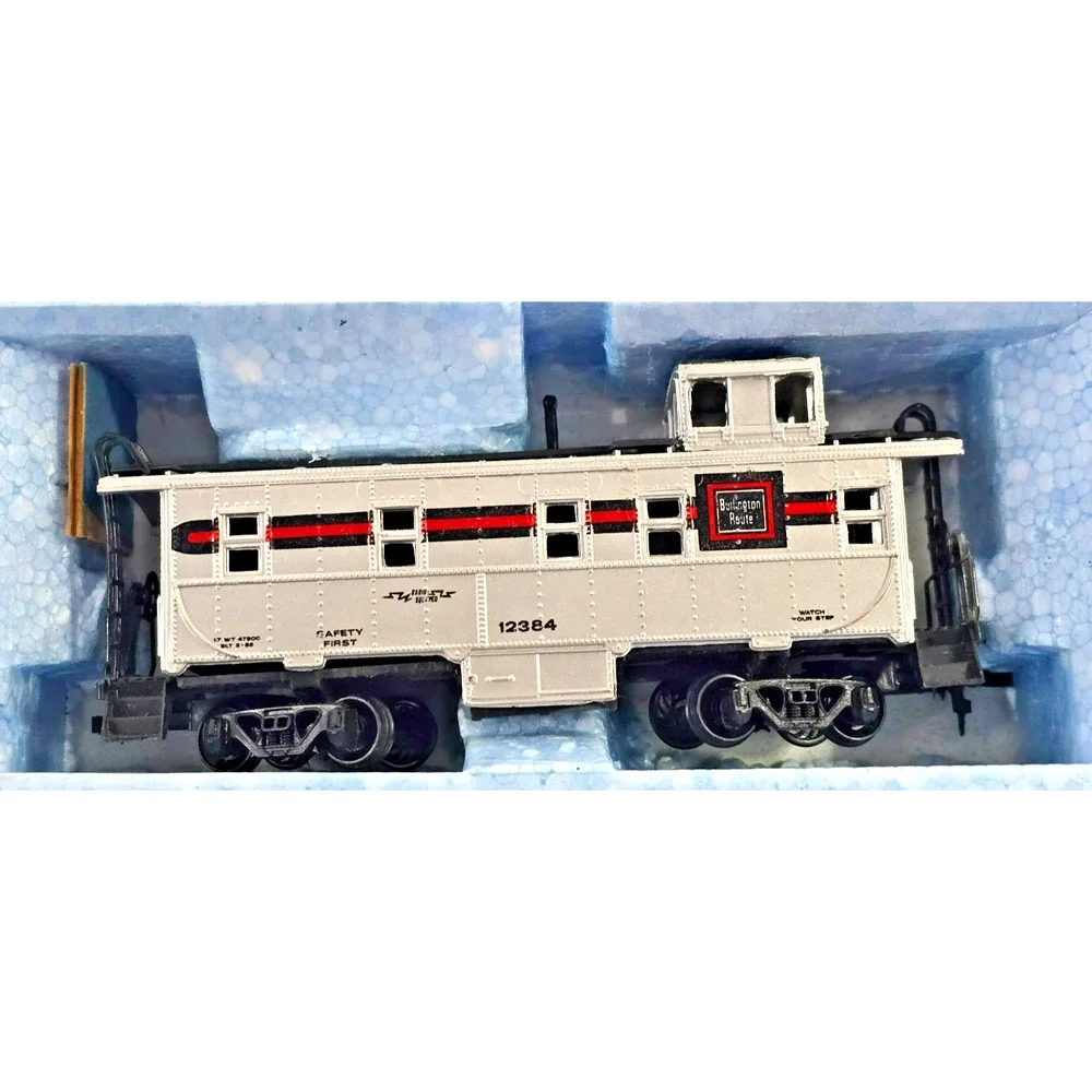 Bachmann HO Scale Burlington 0984 Caboose Train Car